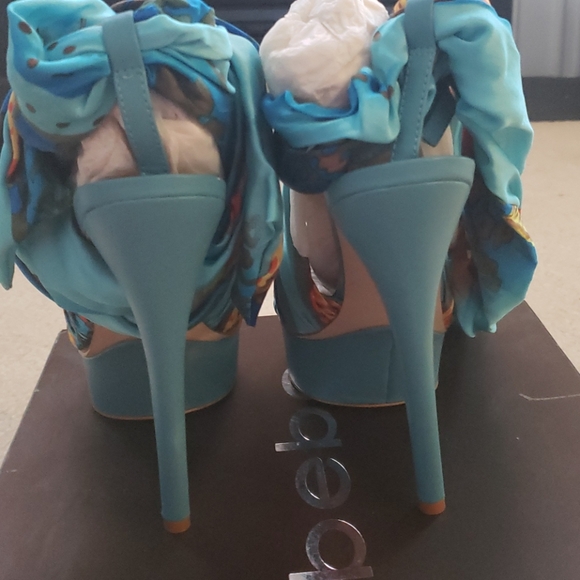 Never worn scarf stiletto shoes - Picture 5 of 7